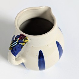 Pichet rond rayé bleu